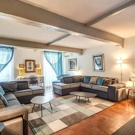 Navona, 3 Bedrooms, Unique And Spectacular View Apartment Rome